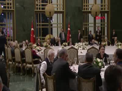 Erdoğan: "Milletime sesleniyorum, lütfen kendi yerli paranızı dövize çevirmeyin"
