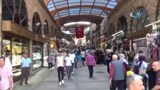 Bursa'da çarşılarda bayram hareketliliği