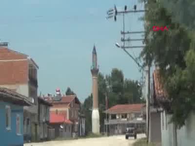 Bursa'nın camisiz minaresi mahallenin sembolü oldu