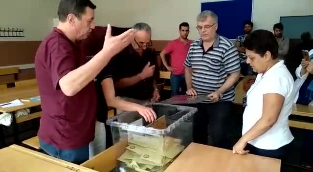 Türkiye genelinde oy verme işlemi sona verdi!