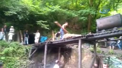 Maden ocağında göçük: 2 işçi göçük altında