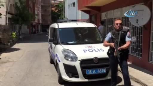 Bursa'da silahla annesini rehin alıp, polislere ateş açtı