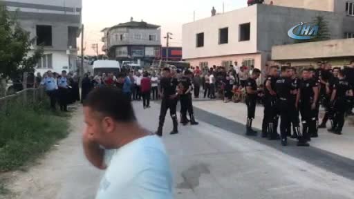 Bursa'da kaçan şüphelinin yakınları polise saldırdı