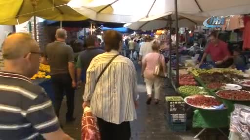 Bursa'da domates, soğan ve patates fiyatları düştü, pazarda yüzler gülüyor