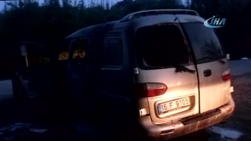 Bursa'da şeftali çaldılar, kaçarken minibüsleri alev alev yandı