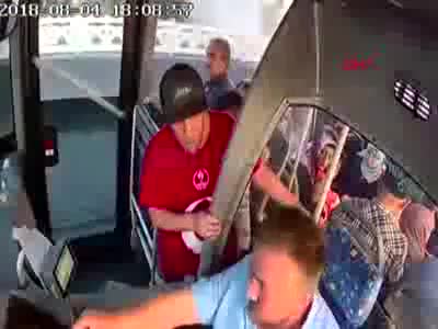 Yolcu otobüsünde büyük kavga