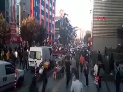 İstanbul Bakırköy'de dehşet anları: Otomobili yayaların üzerine sürdü