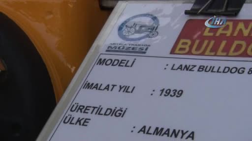Bursa'da sergilenen 79 yaşındaki traktör ilgi odağı oldu