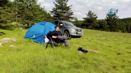 Bursalı fotoğrafçı kızıl geyiklerin birbirlerine yaptıkları kurları görüntüledi