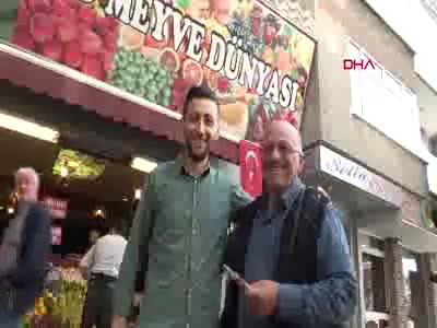 Bursa'da manav, iş yerinin önünde düşürülen paranın sahibini buldu