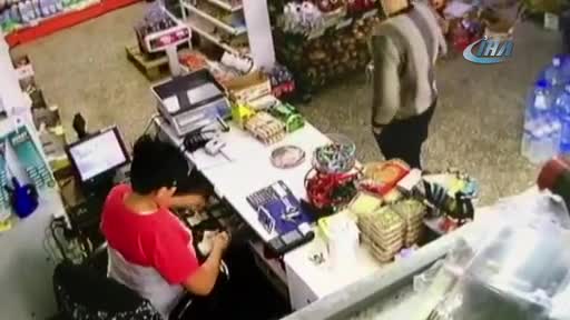 Bursa'da tırnakçılık yöntemiyle hırsızlık kamerada