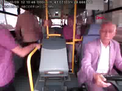 Yaşlı sürücüye yumruklu saldırı kamerada