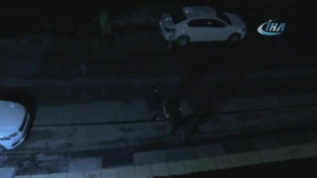 Genç çift sokak ortasında tekme-tokat kavga etti