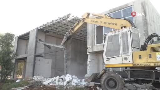 Bursa'da lüks villanın kaçak bölümleri yıkıldı