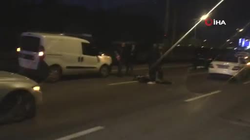 Bursa'da motosiklet sürücüsü yaralandı, trafik kilitlendi