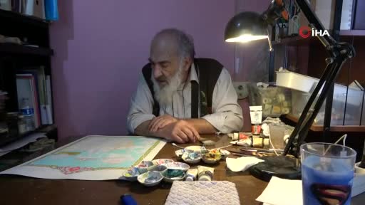 Türk&acirc;ri sanatını, Bursa İznik'teki evinde yaşatmaya çalışıyor