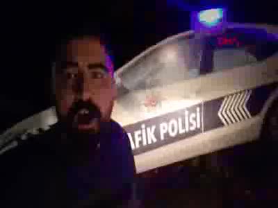 Bursa'da maket polis aracını gerçek sanıp, kamyonetiyle 1 saat bekledi