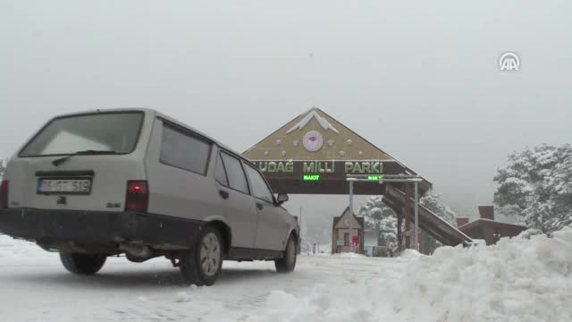 Bursa Uludağ'da kar kalınlığı 44 santimetreye ulaştı