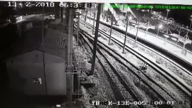 Yüksek Hızlı Tren'in çarpışma anı kamerada!