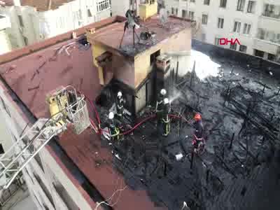 Bursa'da 5 katlı apartmanın çatı katında yangın