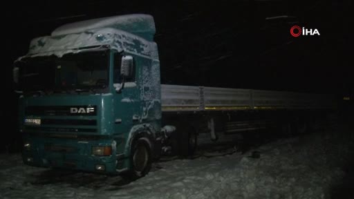 Bursa-Keles yolunda ekiplerin karla mücadelesi