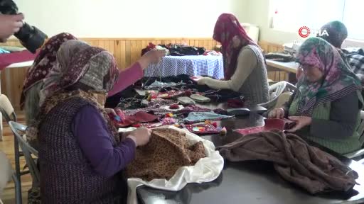 Bursalı kadınlar diktikleri kıyafetlerle geleneklerini yaşatıyor