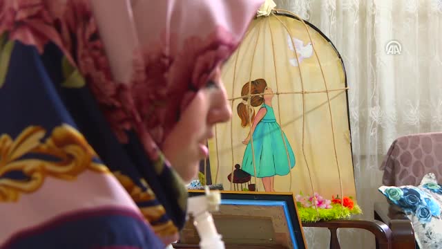 Bursa'da kas hastası genç kız umutlarını tuvali ve kalemiyle yaşatıyor
