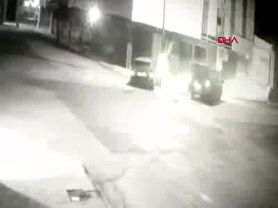 Bursa'da minibüsle otomobilin çarpıştığı kaza kamerada