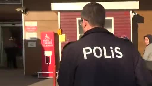 Bursa'da apartmanda yakalanan 2 kadını mahallelinin elinden polis kurtardı