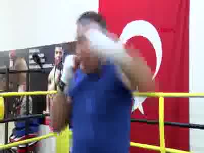 7 kez Türkiye şampiyonu olan milli kick-boksçu Bursa'da muhtar adayı