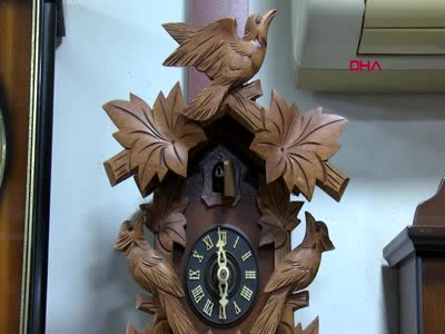 Bursa'da asırlık köstekli saatleri kol saati yapıyor
