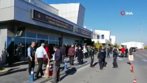 Kayseri Havaalanı'nda silah sesleri duyuldu, yaralı polisler var