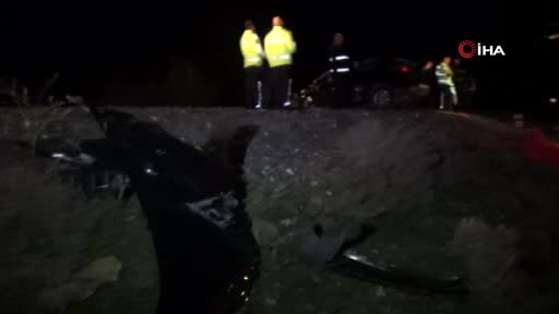 Tren otomobili biçti, 2 kişi son anda kurtuldu