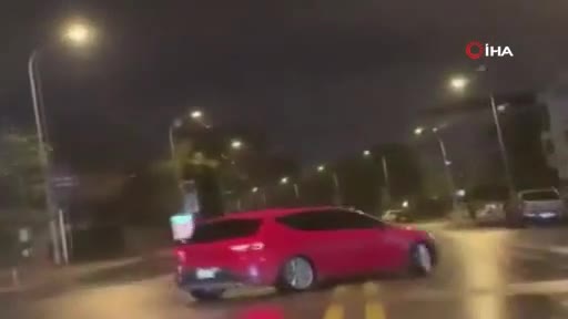 Kadıköy'de trafikte terör estiren maganda yakalandı