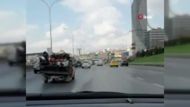 Kamyonetin kasasında tehlikeli yolculuk kamerada