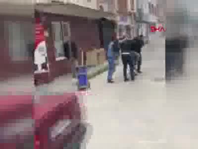 Bursa'da iş yerine tüfekle ateş açan kişiyi dövdüler