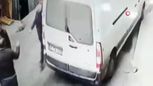 Ekmeği ucuz sattığı için dayak atıp burnunu kırdılar