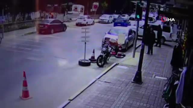 Sokakta aşırı hızlı aracın cipe çarptığı anlar kamerada