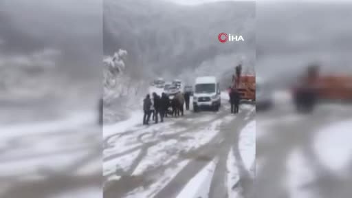 Bursa İnegöl'de kar yağışı hayatı olumsuz etkiliyor