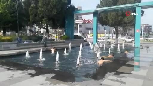 Bursa'da süs havuzlarında tehlikeli eğlence