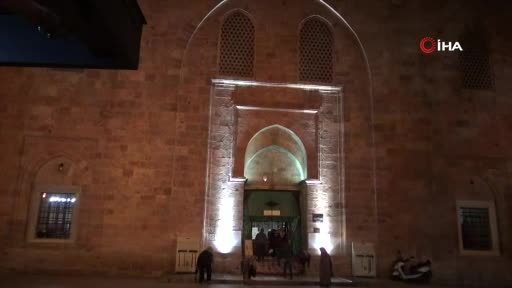 Bursalılar sabah namazında Ulu Cami'ye akın etti