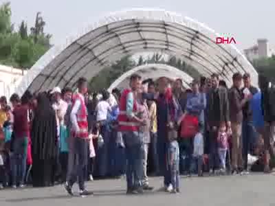 Suriyeliler sınırı koşarak geçiyor!