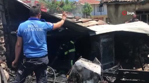 Bursa'da elektrik kontağından çıkan yangın evin deposunu küle çevirdi