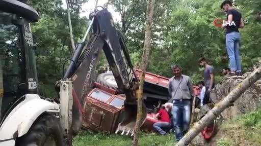 Bursa'da el freni çekilmeyen traktör uçuruma devrildi