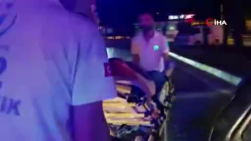 Bursa'da kazada yaralanan genç, ambulansta fotoğrafını çekip yaralı haline baktı