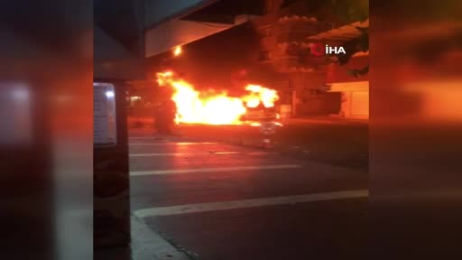 Terör yandaşları yolcu minibüsünü ateşe verdi