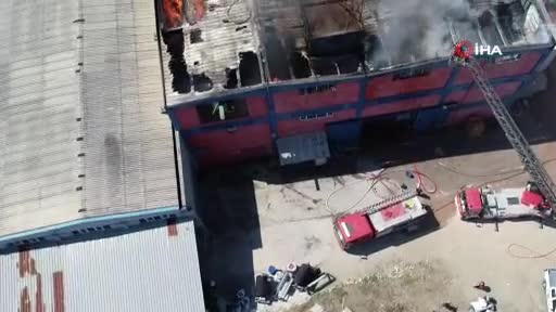 Bursa'da yanan fabrika havadan böyle görüntülendi