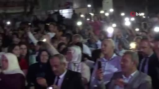Bursa'da Ahmet Şafak konserine yoğun ilgi