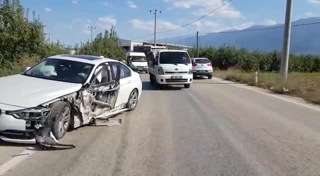 Bursa'da Kumlukalan yolunda maddi hasarlı kaza!