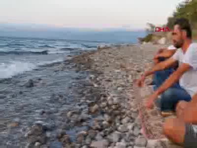Bursa İznik'te balıkçılar, oturma eylemi yaptı